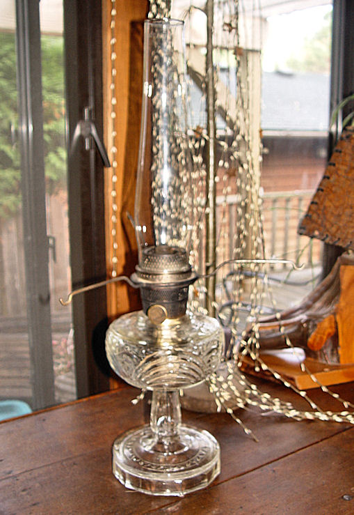Aladdin Model B Washington drape smooth
                          stem lamp - Clear Glass 24"