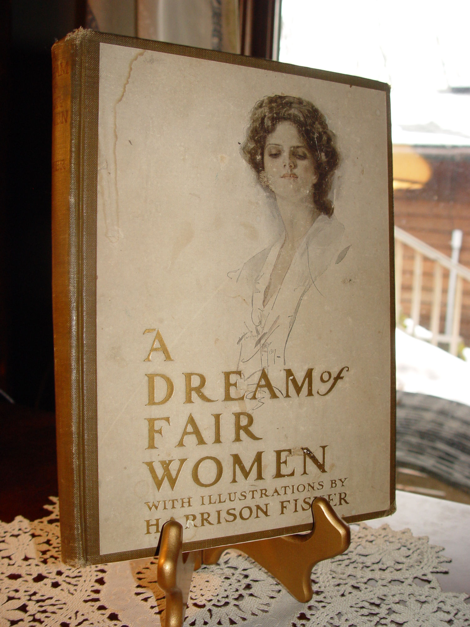 A Dream of Fair
                        Women 1907. With illustrations by Harrison
                        Fisher