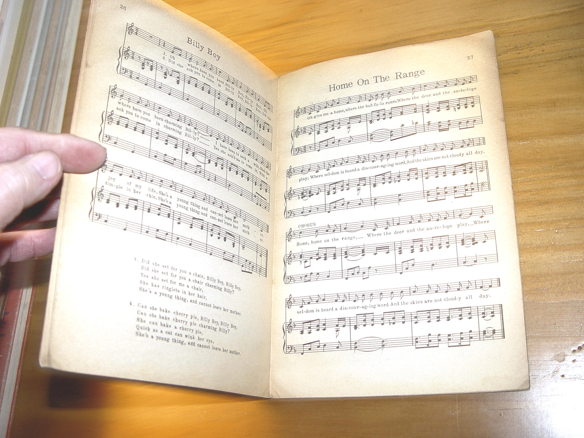 Jim Babcock’s Buckaroo Book –
Treasure Chest Publications, 1936 – Cowboy
Tricks & Songs