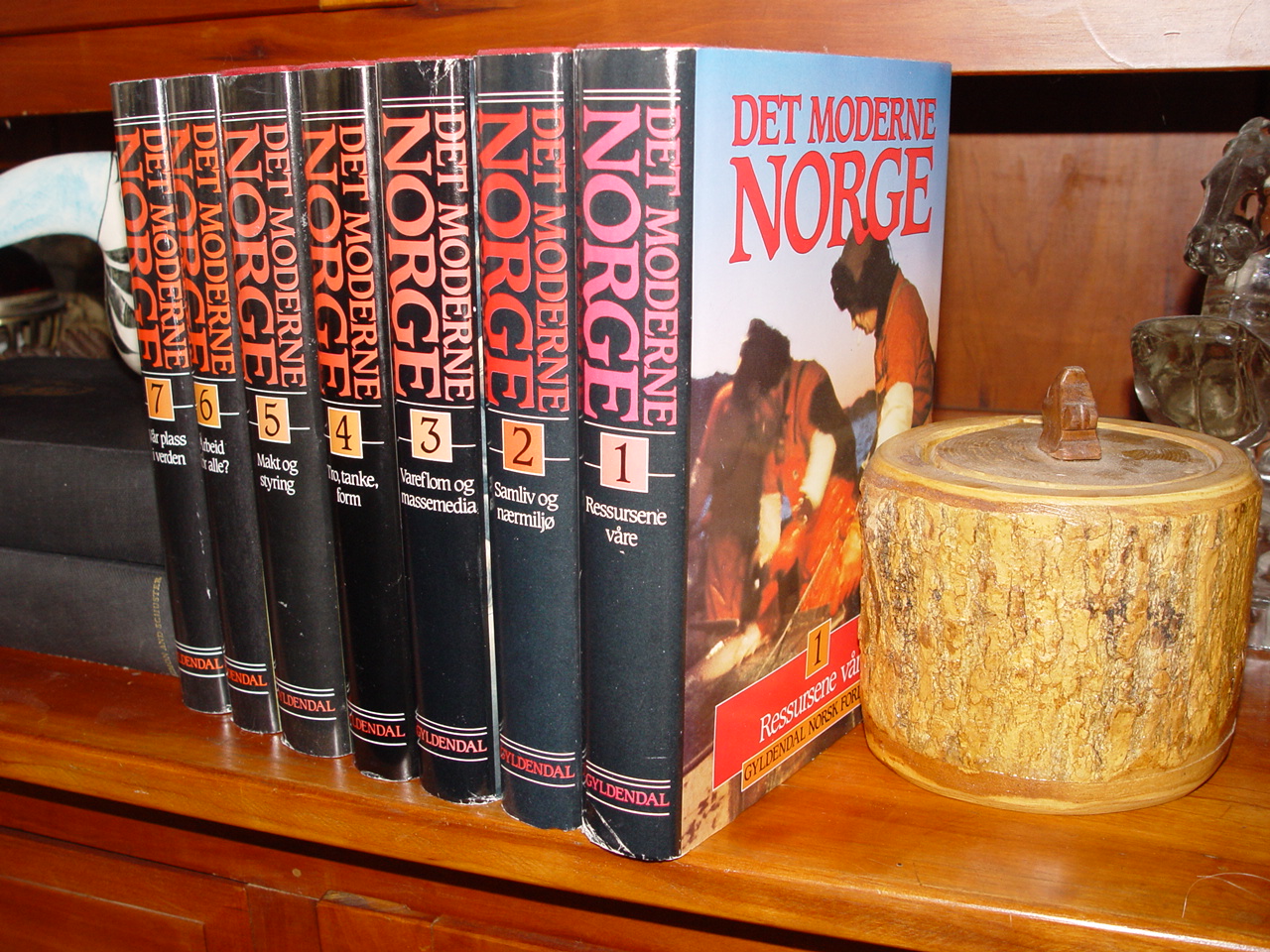 Modern Norway:
                        Our resources, 7 volumes. Det moderne Norge