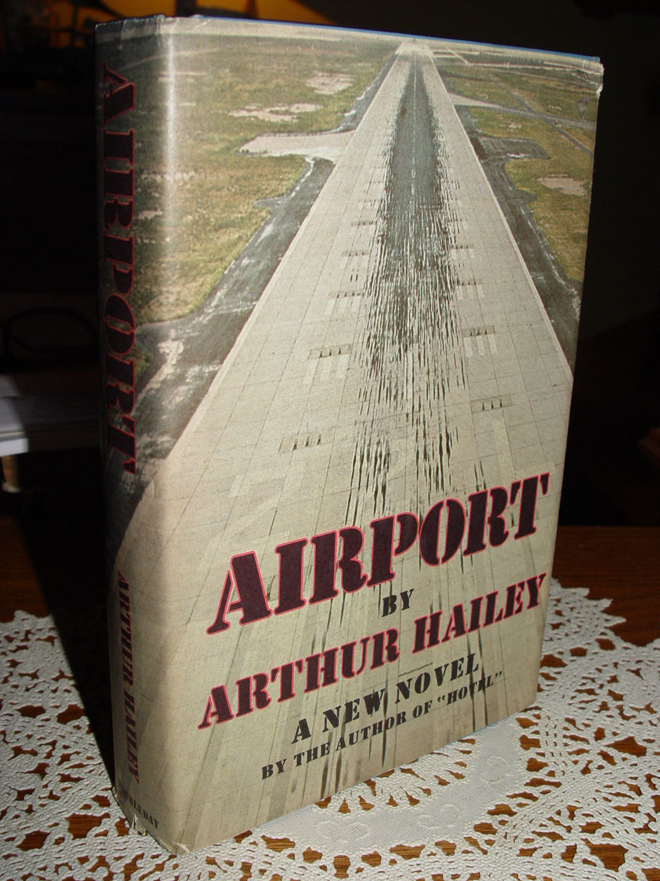 Airport by Arthur Hailey 1968 First Ed.