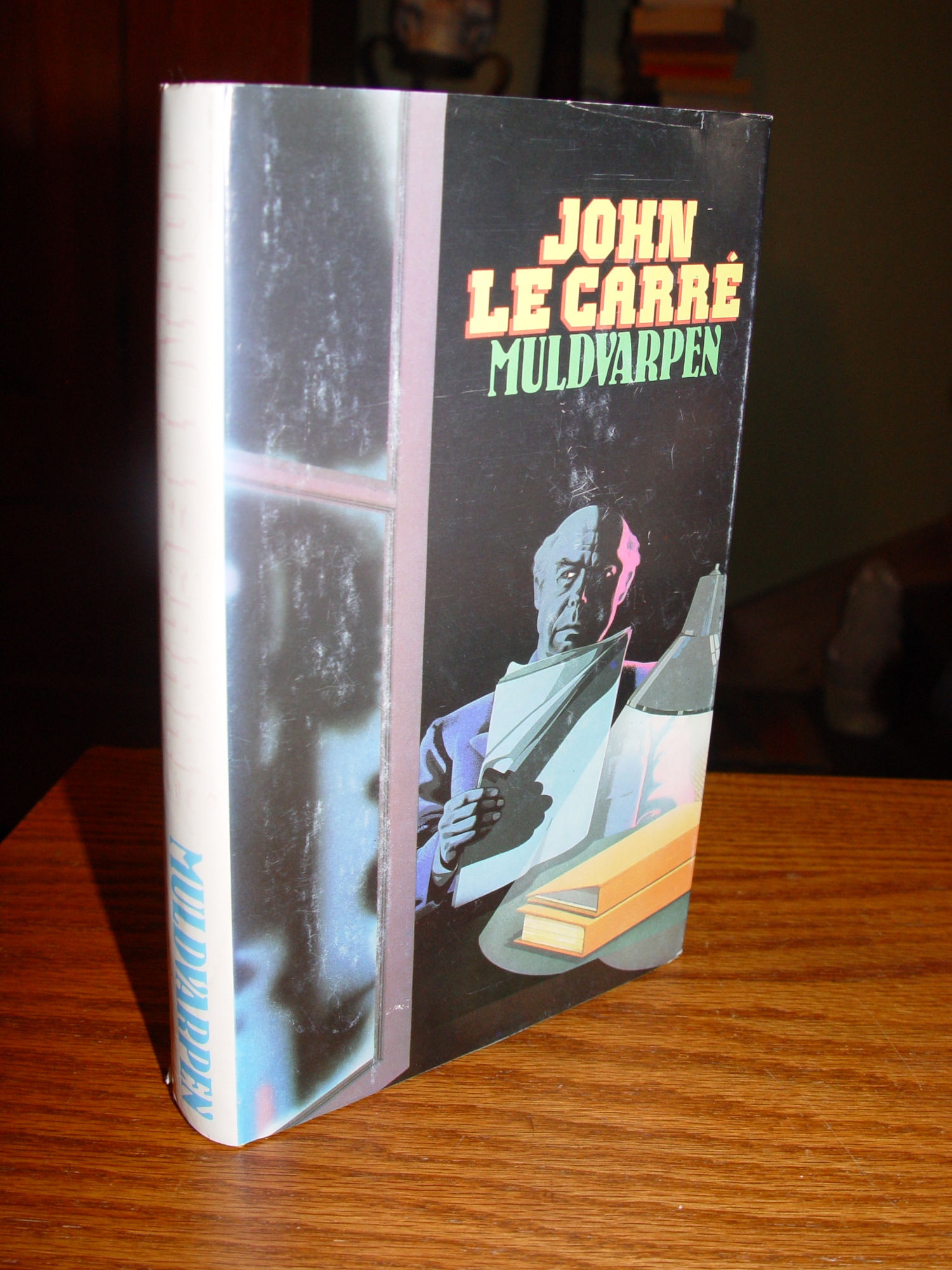 Spy Thriller
                        'Muldvarpen' The Mole Norwegian - Novel by John
                        le Carré