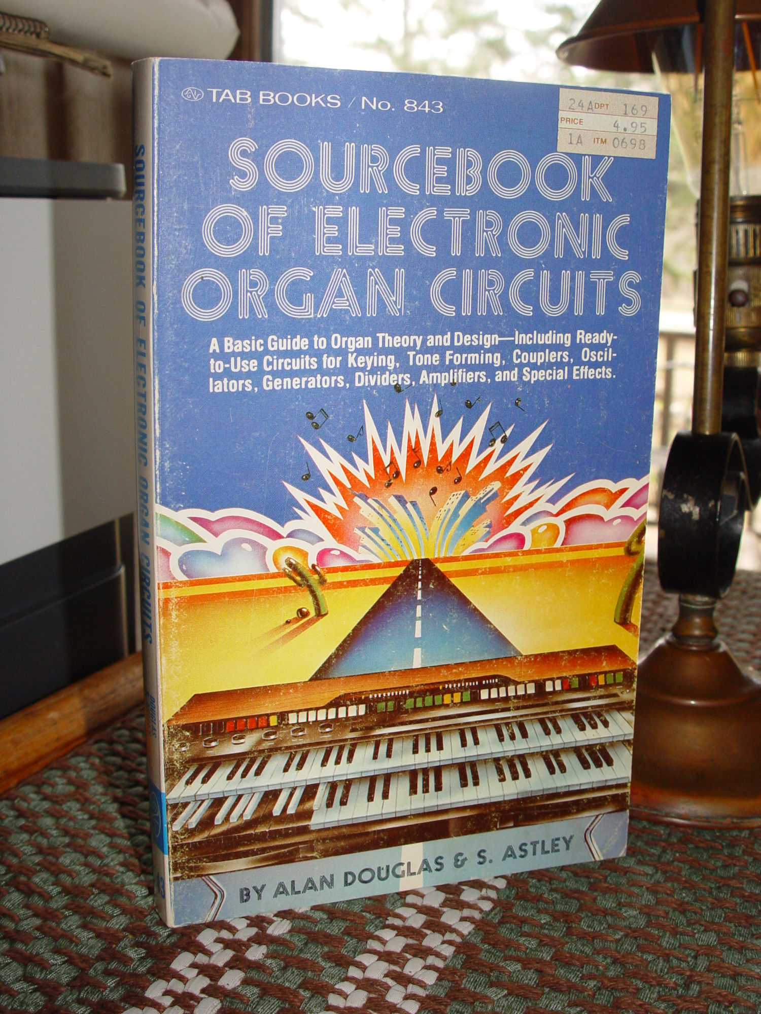 Sourcebook of electronic organ circuits by
Douglas, Alan, 1899-1999