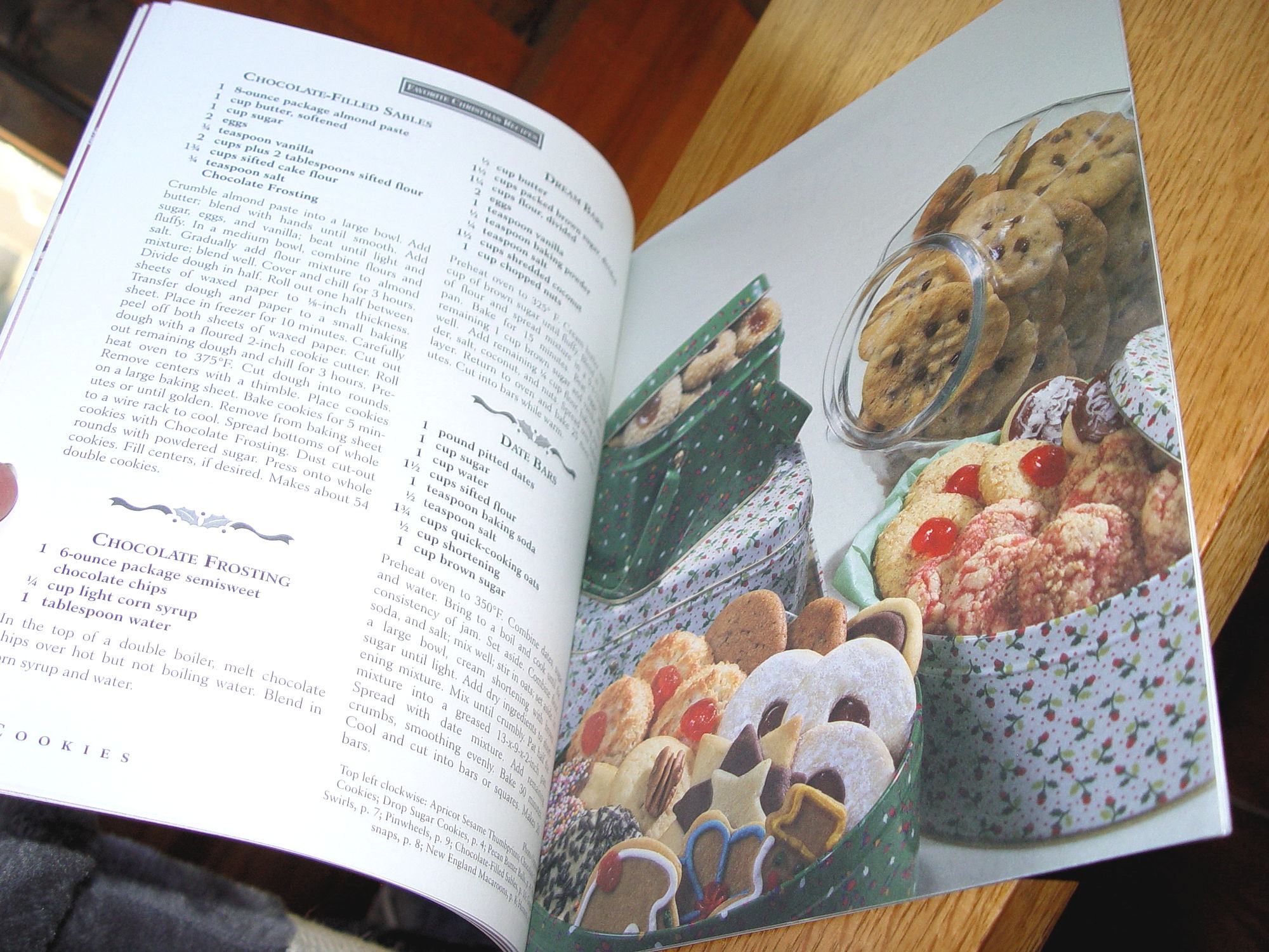 Ideals Favorite Christmas Desserts 1994
                          Graphic Illustrated Cookbook