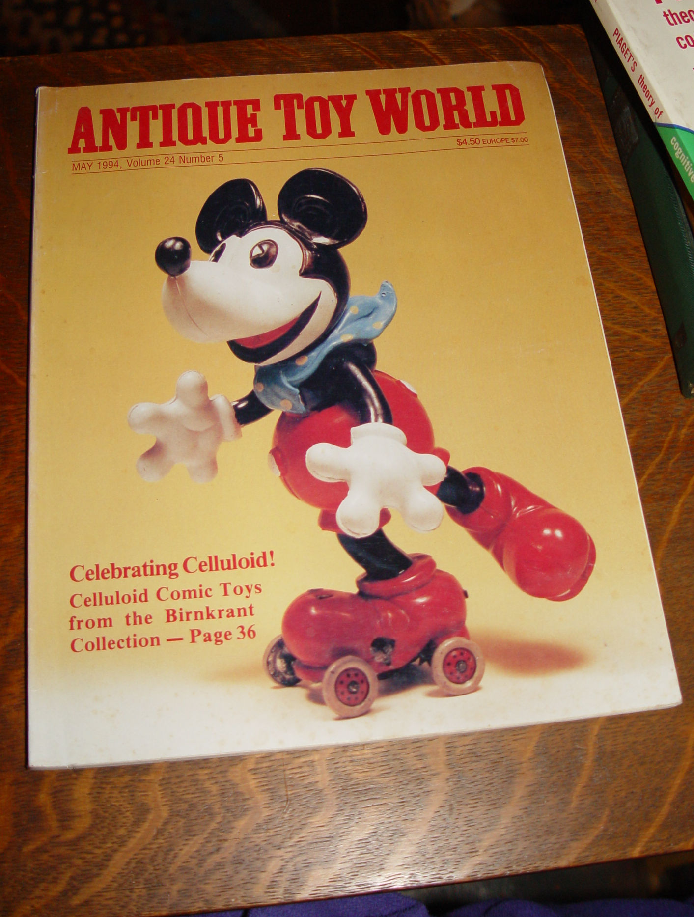 Antique Toy World Magazine 1994 Volume 24
                        No. 5 - Celluloid, Comic Toys, Banks